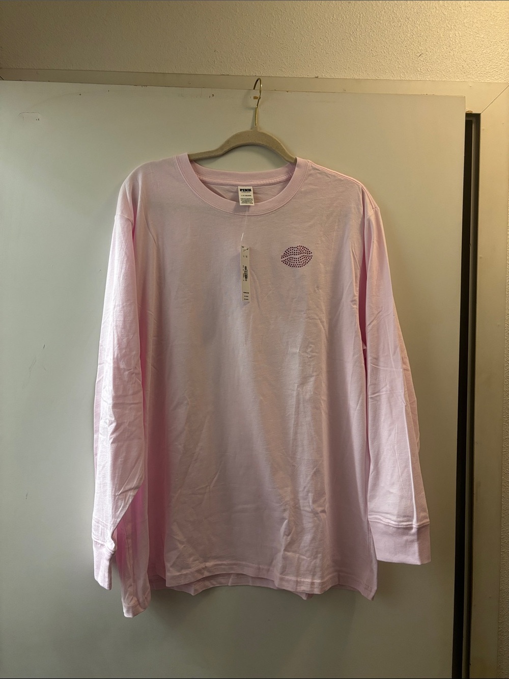 Long-Sleeve Pink Shirt with Kiss Graphic